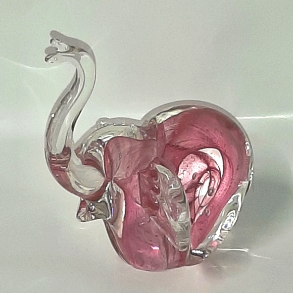 Hand Blown Clear/Pink Glass Elephant Paperweight - Picture 4 of 6